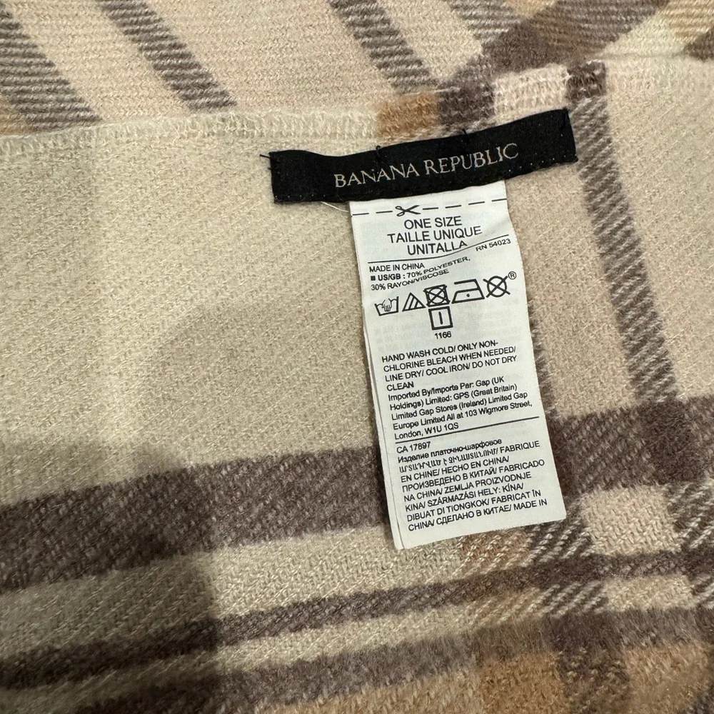 Banana Republic Plaid Fringe Scarf Shawl Wrap Beige Tan 33x80 NWOT